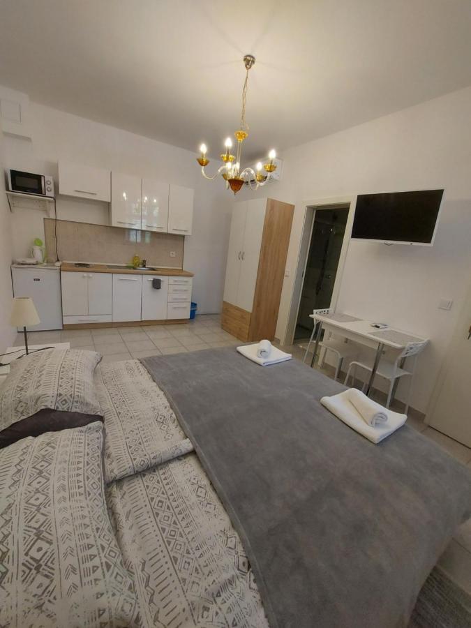 Studio Apartments Ana & Mia Vis Exteriér fotografie